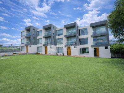 Casa en Renta en Tumbaco - Villa Vega | Patio Privado, Balcones, 2 Parqueaderos y Conjunto con Piscina