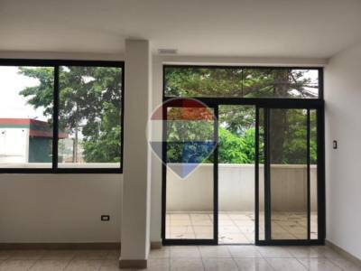 En Alquiler &ndash; Departamento Remodelado en Lomas de Urdesa