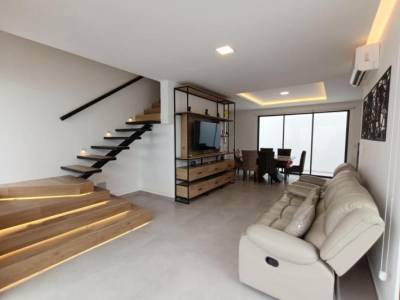 Casa en Venta Moderna Full Amoblada y Semi Nueva en Sector Pueblo Nuevo, Parroquia y Cant&oacute;n Salinas