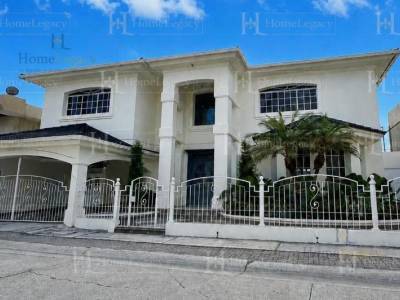 Venta de Casa de 4 Dorm. La Puntilla Km 1 V&iacute;a Samborondon Ds