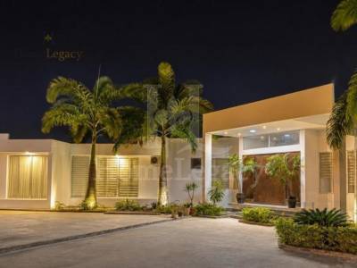 Venta de Casa Moderna en Machala - Santa Rosa, Av Principal Ad