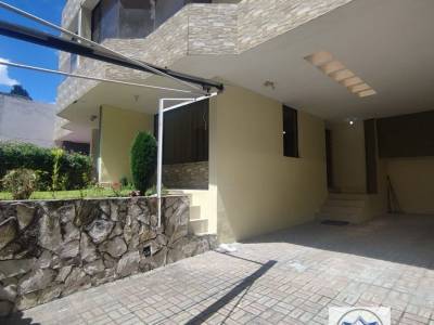 Casa en  Urbanizacion El Condado Etapa 1, Calle B, Quito, Ecuador