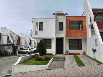 Casa en  San Juan De Cumbaya, Quito, Ecuador