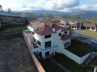 Casa en  Juan Benigno Vela, Ambato