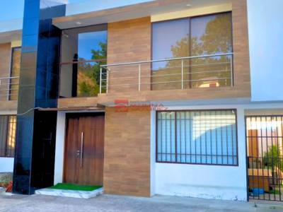 Casa en  San Crist&oacute;bal, Paute, Ecuador