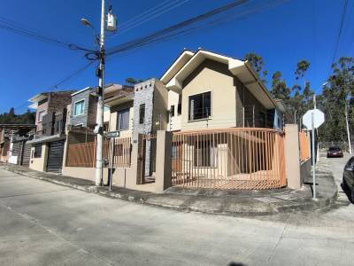 Casa en  Virginia Mu&ntilde;oz Vernaza, Camposanto Santa Ana, Monay, Cuenca, Azuay, 010201, Ecuador