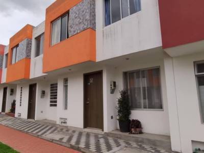 Vendo casa en San Juan de Calder&oacute;n - 3 dormitorios