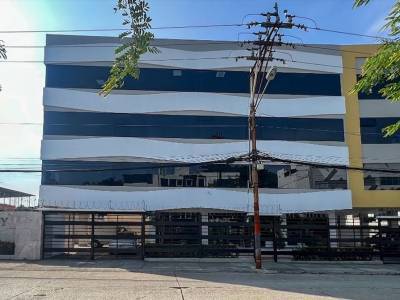 Venta de Oficina en Kennedy Norte