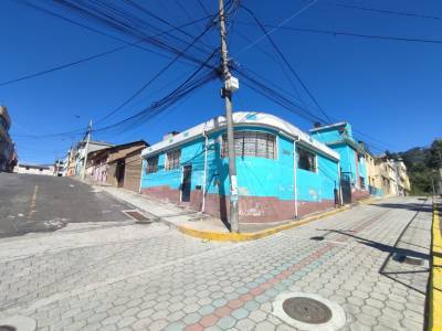 VENDO CASA ESQUINERA, SECTOR CENTRO HISTORICO