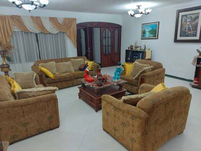 VENTA CASA ESQ 3 PISOS URB. LAS GUADUAS SANTO DOMI