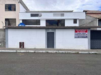 CASA EN VENTA DE 3 PISOS