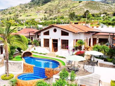 HOSTERIA EN VENTA  - GUALACEO