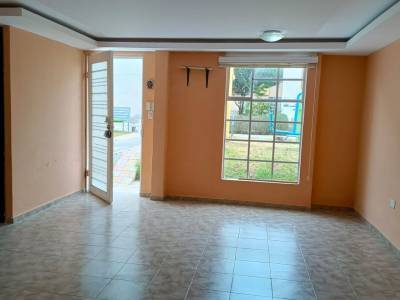VENTA CASA EN LA MITAD DEL MUNDO 3 Dormitorios