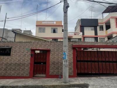 CASA AMPLIA 3 PISOS EN VENTA SANTIAGO II CHILIBULO