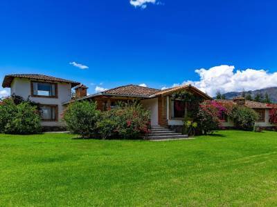 En venta propiedad de 2480 m2 cerca a Cotacachi