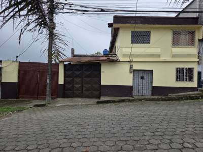 Venta de casa en Av. de los Colonos, ideal negocio