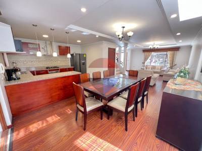 Amplia casa en venta en R&iacute;o Sol &ndash; Cuenca