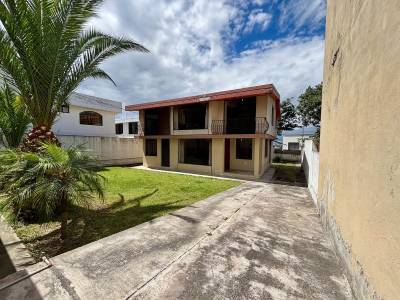 CASA INDEPENDIENTE EN VENTA CUMBAYA SAN JUAN BAJO