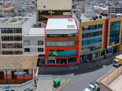 Edificio comercial en el centro de Ambato