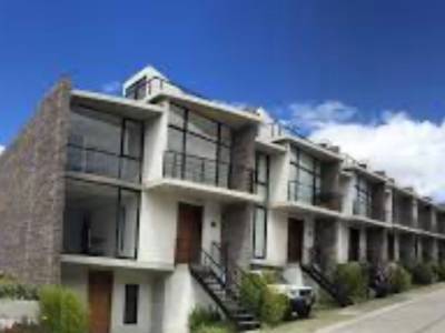 En venta Casa de 210m2 3 dormitorios Cumbaya