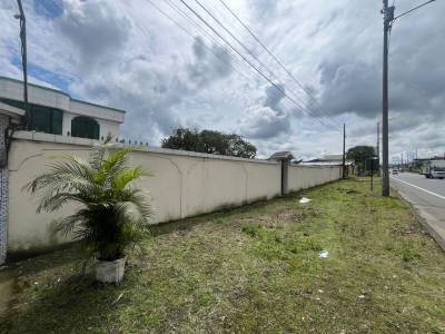 TERRENO COMERCIAL CON CASA EN AV.QUITO