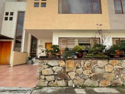 CASA EN VENTA | 4 DORMITORIOS | MISICATA, CUENCA