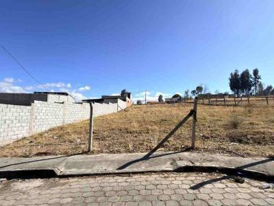 TERRENO EN VENTA EN CAYAMBE 417 m&sup2; SAN NICOLAS