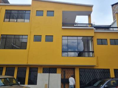 VENDO CASA COMERCIAL