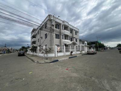 Edificio Rentero de venta zona centro Manta