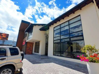 SE ARRIENDA CASA COMERCIAL - Valle de los Chillos
