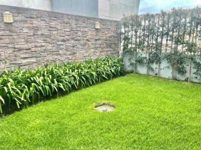 Hermosa Casa de Venta Dentro de Conjunto Privado con Piscina en Cumbaya