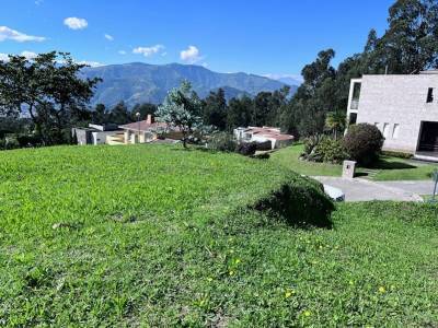 VENTA TERRENO CUMBAYA OPORTURTUNIDAD