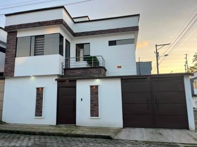 EN VENTA CASA EN URBANIZACION PRIVADA