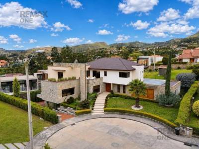 En Venta Casa de Lujo en Challuabamba Cuenca