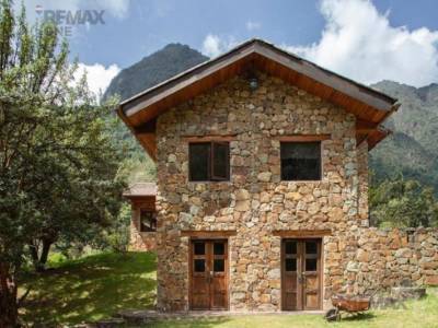 En Venta Casa con Amplio Terreno Sector Via Mazan El Cajas Cuenca