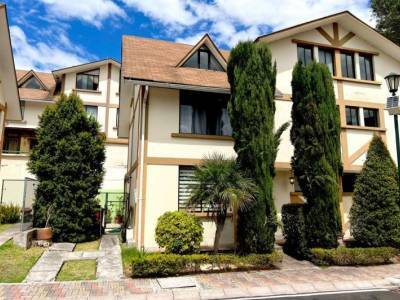 Casa en Venta, Valle de Los Chillos, 4 Dorm.