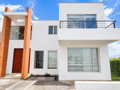 Venta de Casa 480 Mt 3 Dorm. Cumbaya