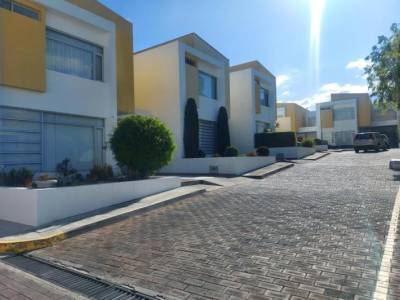 Casa de Venta en Cumbay&aacute; Sector San Juan Amplios Espacios
