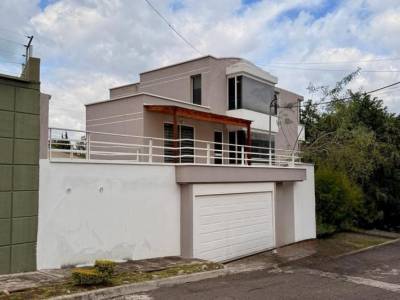 Vendo Casa de 3d. en Santa Luc&iacute;a 2 Cumbay&aacute;