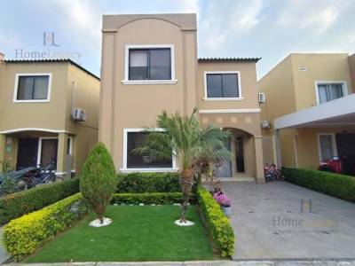 Casa en Venta, 3 Habitaciones, 1 Suite, Doble Sala, 164 m&sup2;, Patio Amplio, 2 Garajes Ae