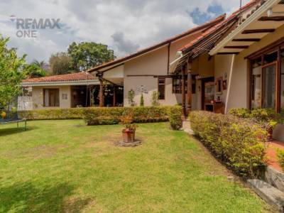 En Venta Propiedad con Iprus Para Edificio 9 Pisos Sector Machangara Cuenca