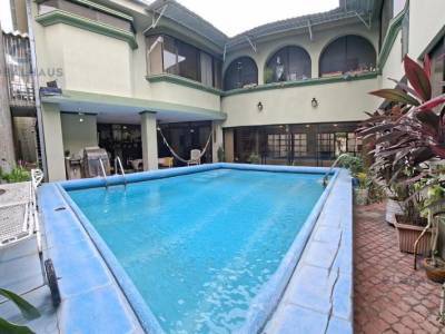 Casa en Venta con 6 Habitaciones, Piscina en Naval Sur Centenario. J. m.