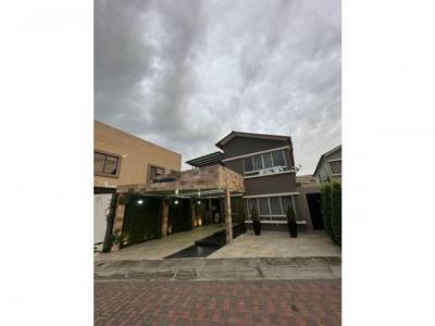 Casa en Venta - Ciudad Celeste - La Pen&iacute;nsula Samborondon