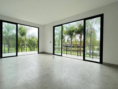 En Venta Casa en Isla Mocoli, Mocoli Golf, Frente Al Lago y Cancha de Golf, 1014 m&sup2;, 5 Dorm.