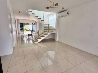 Se Vende Casa Amplia E Iluminada en Belo Horizonte (Dentro de Club)