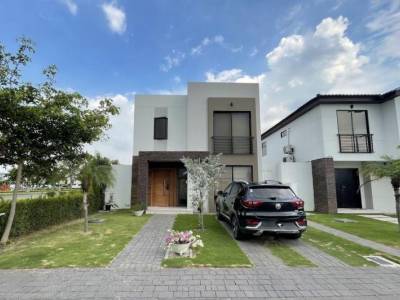 Casa Esquinera en Venta Isla Ceteste Samborond&oacute;n