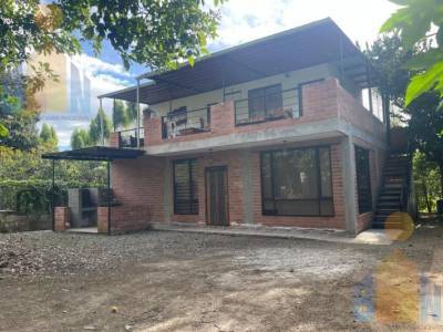 Casa con Terreno de Venta en Guayllabamba Barrio San Francisco