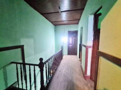 Casa en Venta de 2 Pisos con Patio Interno en El Centro Historico de Quito Mas 2 Departamentos
