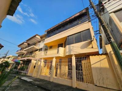 Casa Rentera en Venta Alborada