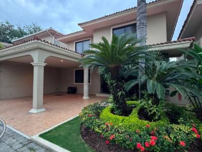 Venta o Alquiler Casa - V&iacute;a a La Costa